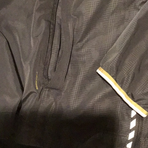 Helly Hansen running jacket. - Picture 6 of 8